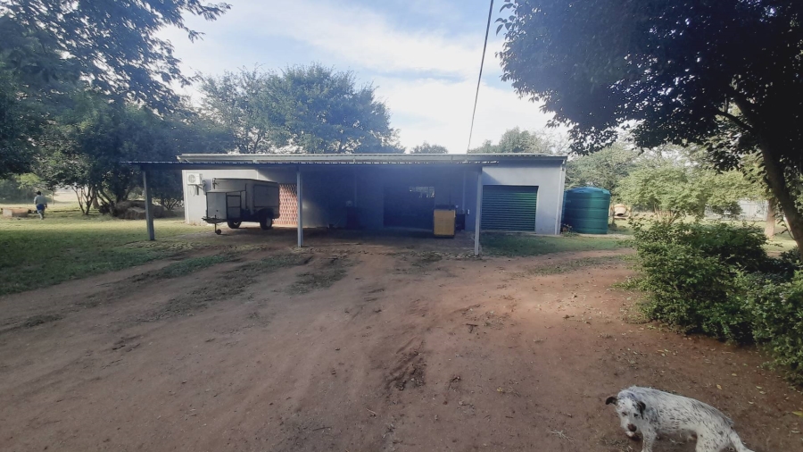 6 Bedroom Property for Sale in Kameeldrift-Wes North West